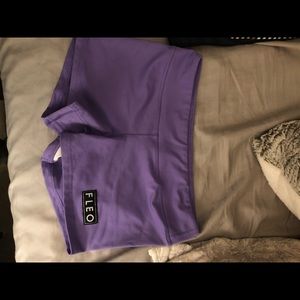 Fleo shorts size medium